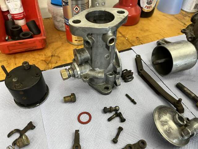 Vergaserkleinteile zerlegt